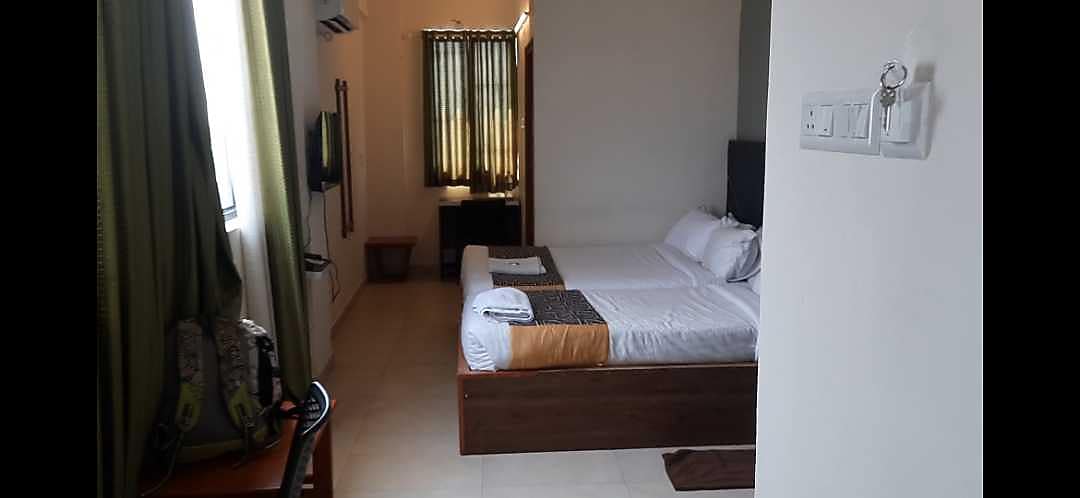 Luxury guest room interior showing premium bedding and decor - Image 51
