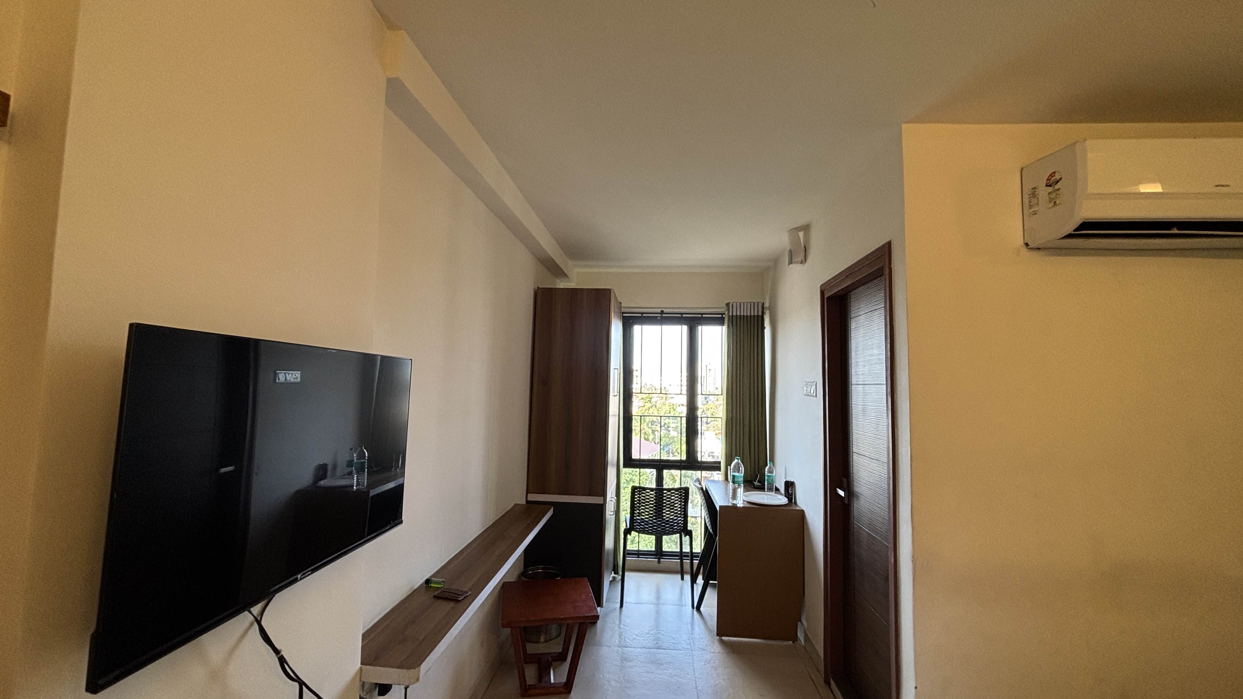 Luxury guest room interior showing premium bedding and decor - Image 6